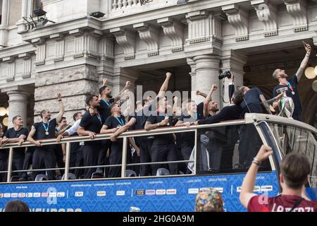 Roberto Monaldo / LaPresse 12-07-2021 Rom (Italien) die Europameisterschaft-Nationalmannschaft begrüßt die Fans in der Stadt im Bild den Bus der italienischen Nationalmannschaft Stockfoto