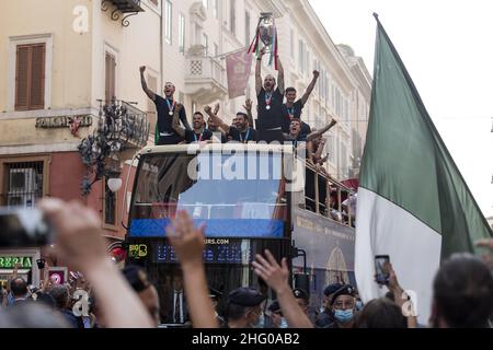 Roberto Monaldo / LaPresse 12-07-2021 Rom (Italien) die Europameisterschaft-Nationalmannschaft begrüßt die Fans in der Stadt im Bild den Bus der italienischen Nationalmannschaft Stockfoto