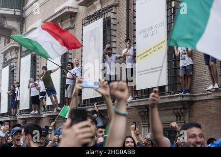 Roberto Monaldo / LaPresse 12-07-2021 Rom (Italien) die Europameisterschaft-Nationalmannschaft begrüßt die Fans in der Stadt im Bild Suppoters Stockfoto