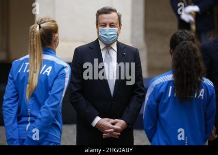 Foto POOL ANSA/Fabio Frustaci/LaPresse12-07-2021 RomaSportPalazzo Chigi - Mario Draghi incontra la&#xa0;squadra under 23 di atletica leggeraNella foto Mario DraghiPhoto POOL ANSA/Fabio Frustaci/LaPresse 12-07-2021 Rome (Italy)SportPalazzo Chigi - Mario Draghi trifft das Team unter 23 Jahren Leichtathletik im Bild Mario Draghi Stockfoto