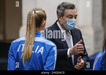 Foto POOL ANSA/Fabio Frustaci/LaPresse12-07-2021 RomaSportPalazzo Chigi - Mario Draghi incontra la&#xa0;squadra under 23 di atletica leggeraNella foto Mario DraghiPhoto POOL ANSA/Fabio Frustaci/LaPresse 12-07-2021 Rome (Italy)SportPalazzo Chigi - Mario Draghi trifft das Team unter 23 Jahren Leichtathletik im Bild Mario Draghi Stockfoto