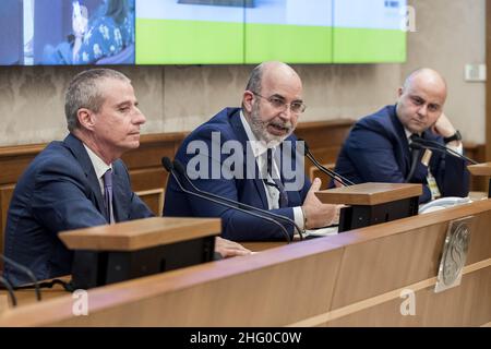 Roberto Monaldo / LaPresse 20-07-2021 Rom (Italien) Politik die 5-Sterne-Bewegung präsentiert das neue Wahlsystem für direkte Demokratie in der Bildsprache Alfonso Colucci, Vito Crimi, Giovanni Di Sotto (ceo SkyVote) Stockfoto