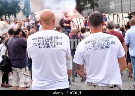 Mauro Scrobogna /LaPresse 27. Juli 2021&#xa0; Rom, Italien Nachrichten Anti-grüne Demonstration Schritt von "Ich öffne" auf dem Foto: Momente der Demonstration auf der Piazza del Popolo Stockfoto