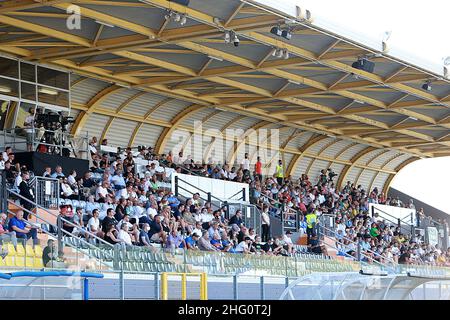 Antonio Ros/LaPresse 13. August 2021. Lignano Sabbiadoro (UD) Italien - Guido Teghil Stadion Sportfußball Pordenone vs Spezia - Italienischer Pokal 2021/2022 im Bild: FANS IM STADION Stockfoto