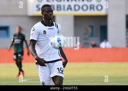 Antonio Ros/LaPresse 13. August 2021. Lignano Sabbiadoro (UD) Italien - Guido Teghil Stadion Sportfußball Pordenone vs Spezia - Italienischer Pokal 2021/2022 im Bild: EBRIMA COLLEY Stockfoto