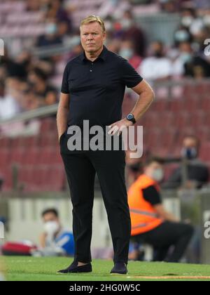 FC Barcelona-Cheftrainer Ronald Koeman während des La Liga-Spiels zwischen dem FC Barcelona und Real Sociedad spielte am 15. August 2021 im Camp Nou Stadium in Barcelona, Spanien. (Foto von PRESSINPHOTO) Stockfoto