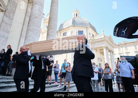 Mauro Scrobogna /LaPresse August 17, 2021&#xa0; Rom, Italien Nachrichten Beerdigung von Gianfranco D'Angelo auf dem Foto: Beerdigung des Schauspielers Gianfranco D&#X2019;Angelo in der Kirche der Künstler auf der Piazza del Popolo Stockfoto