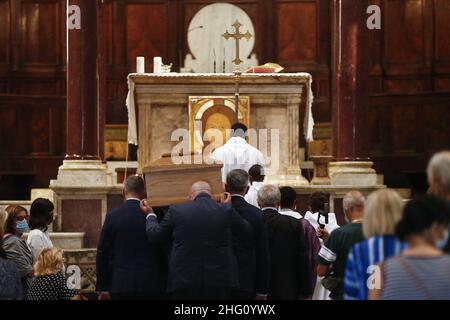 Foto Cecilia Fabiano/ LaPresse 23 Agosto 2021 Roma (Italia) Cronaca : Funerali di Nicoletta Orsomando presso la Basilica di Santa Maria in Trastevere Nella Foto : la cerimonia Foto Cecilia Fabiano/ LaPresse August 23 , 2021 Roma (Italien) News : Nicoletta Orsomando Beerdigung im Pic : die Zeremonie Stockfoto