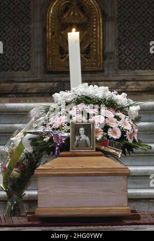 Foto Cecilia Fabiano/ LaPresse 23 Agosto 2021 Roma (Italia) Cronaca : Funerali di Nicoletta Orsomando presso la Basilica di Santa Maria in Trastevere Nella Foto : la cerimonia Foto Cecilia Fabiano/ LaPresse August 23 , 2021 Roma (Italien) News : Nicoletta Orsomando Beerdigung im Pic : die Zeremonie Stockfoto