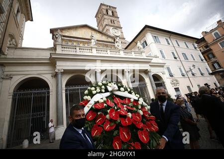 Foto Cecilia Fabiano/ LaPresse 23 Agosto 2021 Roma (Italia) Cronaca : Funerali di Nicoletta Orsomando presso la Basilica di Santa Maria in Trastevere Nella Foto : la cerimonia Foto Cecilia Fabiano/ LaPresse August 23 , 2021 Roma (Italien) News : Nicoletta Orsomando Beerdigung im Pic : die Zeremonie Stockfoto