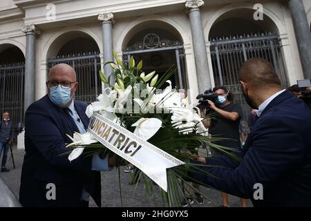 Foto Cecilia Fabiano/ LaPresse 23 Agosto 2021 Roma (Italia) Cronaca : Funerali di Nicoletta Orsomando presso la Basilica di Santa Maria in Trastevere Nella Foto : la cerimonia Foto Cecilia Fabiano/ LaPresse August 23 , 2021 Roma (Italien) News : Nicoletta Orsomando Beerdigung im Pic : die Zeremonie Stockfoto