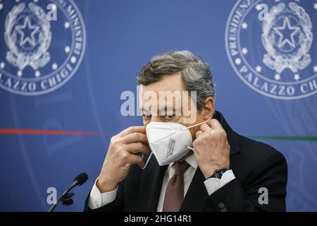 Foto Fabio Frustaci/LaPresse/POOL Ansa02-09-2021 &#X2013; Roma, ItalienPoliticaConferenza stampa del Presidente Draghi sulle regole Green Pass anti diffusione del Covid-19Nella foto: Mario DraghiFoto Fabio Frustaci/LaPresse/POOL AnsaSeptember 02, 2021 &#X2013; Rom, ItalienPoliticsPressekonferenz von Präsident Draghi über den Green Pass: Gegen das Bild 19In Stockfoto