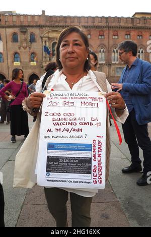 Michele Nucci/LaPresse 04. September 2021 - Bologna, Italien Demonstrationen gegen Impfpass oder Virusbeschränkungen im Allgemeinen auf der Piazza Maggiore. Stockfoto