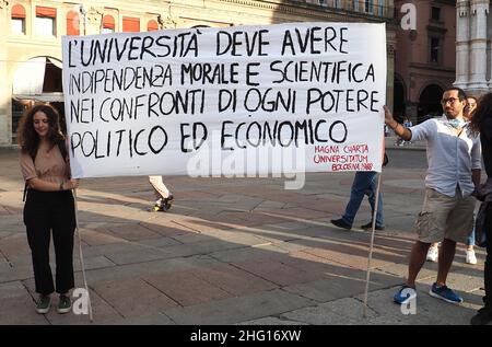 Michele Nucci/LaPresse 04. September 2021 - Bologna, Italien Demonstrationen gegen Impfpass oder Virusbeschränkungen im Allgemeinen auf der Piazza Maggiore. Stockfoto