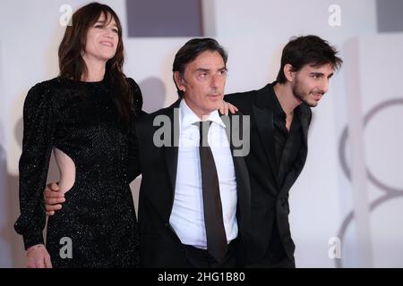 Gian Mattia D'Alberto - LaPresse 2021-09-09 Venice 78th Venice International Film Festival 'Les choses Humaines' Roter Teppich auf dem Foto: Charlotte Gainsbourg, Regisseur Yvan Attal und Ben Attal besuchen den Roten Teppich Stockfoto