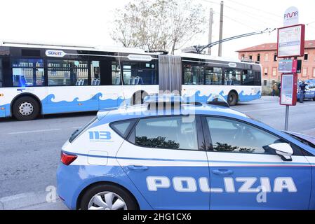 Foto Manuel Migliorini - LaPresse cronaca Rimini 12/09/2021 Accoltellamento Rimini: Ferisce 5 persone tra cui un bambino Nella Foto I controlli della polizia Foto Manuel Migliorini - LaPresse News Rimini 12. September 2021 die Polizeikontrollen in Rimini stehen kurz vor dem Bild Stockfoto