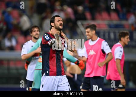 Massimo Paolone/LaPresse 21. September 2021 Bologna, Italien Sportfußball Bologna gegen Genua - Italienische Fußballmeisterschaft Liga A Tim 2021/2022 - Renato Dall'Ara Stadion im Bild: Roberto Soriano (Bologna F.C.) ist am Ende des Spiels verzweifelt Stockfoto