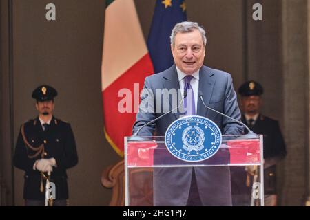 Mauro Scrobogna /LaPresse September 27, 2021&#xa0; Rom, Italien Politik Chigi - Treffen mit den italienischen Volleyball-Nationalmannschaften auf dem Foto: Der Ratsvorsitzende Mario Draghi empfängt den italienischen Volleyball-Nationalmeister Europas Stockfoto