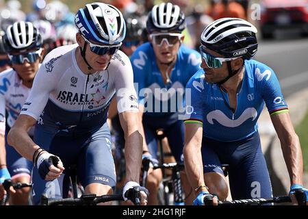 Marco Alpozzi/LaPresse 28. September 2021 Avola, Italien Sport Radfahren Il Giro di Sicilia 2021 - Etappe 1 - von Avola nach Licata 96,6 Meilen im Bild: FROOME Chris (sx) VALVERDE Alejandro (dx) Stockfoto