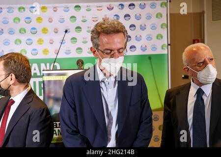 Foto Fabio Sasso/LaPresse 04/10/2021 - Napoli - ItaliaPoliticaElezioni Comunali 2021, il nuovo sindaco di Napoli Gaetano ManfrediNella foto: la conferenza stampa del nuovo sindaco di Napoli Prof. Gaetano Manfredi presso l&#X2019;Hotel Terminus di Piazza Garibaldi Foto Fabio Sasso/LaPresse 04/10/2021 - Neapel - ItalienPolitikKommunalwahlen 2021, der neue Bürgermeister von Neapel Gaetano ManfrediAuf dem Foto: Die Pressekonferenz Stockfoto