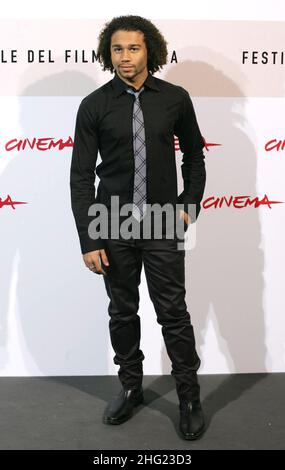 Corbin Bleu posiert während einer Fotoaufnahme von „High School Musical III“ im Rahmen des „Rome Film Festival“ 3rd. Stockfoto