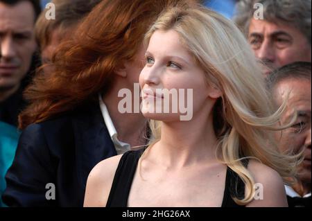 Laetitia Casta bei der Premiere von Visage im Palais des Festivals. Teil des Festival de Film 62nd, Cannes. Stockfoto