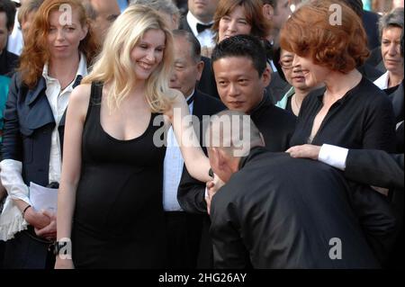 Laetitia Casta bei der Premiere von Visage im Palais des Festivals. Teil des Festival de Film 62nd, Cannes. Stockfoto