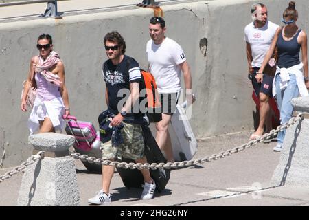 Fußballspieler Christian Vieri kommt mit Freundin Melissa Satta, Balearen, Spanien, nach Formentera. Stockfoto