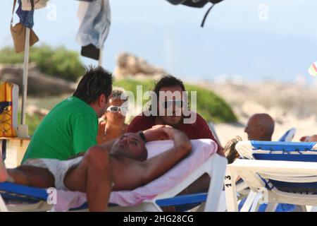 Italienische Sängerin Zucchero am Strand, Formentera, Spanien. Stockfoto