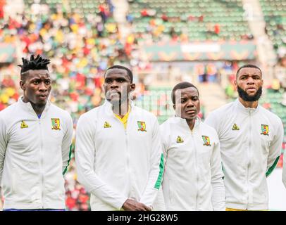 YAOUNDE, KAMERUN - 17. JANUAR: (L) Andre Onana, Collins Fai, Michael Ngadeu, Harold Moukoudi aus Kamerun während des Afrika-Cup der Nationengruppe 2021 Ein Spiel zwischen Kap Verde und Kamerun im Stade d'Olembe am 17. Januar 2022 in Yaounde, Kamerun. (Foto von SF) Stockfoto