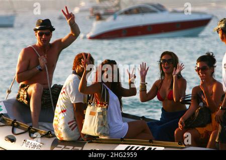 US-Schauspieler Gary Dourdan mit Freundin Maria Del Alamo und Freunden im Urlaub in Formentera, Balearen, Spanien. Stockfoto