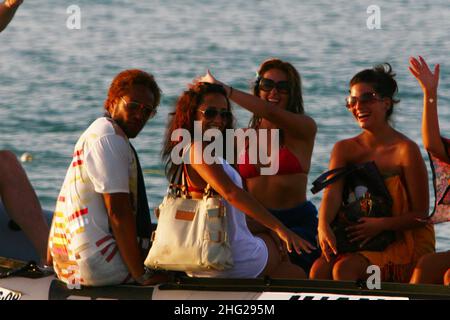 US-Schauspieler Gary Dourdan mit Freundin Maria Del Alamo und Freunden im Urlaub in Formentera, Balearen, Spanien. Stockfoto