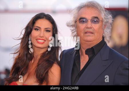 Elisabetta Gregoraci und Flavio Briatore nehmen an der Eröffnungszeremonie und der Premiere von „Baaria“ im Sala Grande während der Internationalen Filmfestspiele von Venedig 66th Teil. Stockfoto