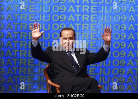 Italiens Präsident Silvio Berluisconi während einer Intervention bei der Partei „das Volk der Freiheit“, die er im November 2007 einsetzte. Stockfoto