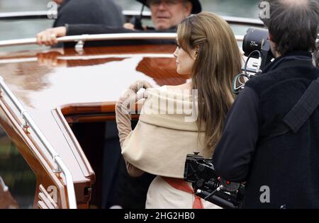 Angelina Jolie dreht eine Szene am Set des neuen Films „The Tourist“ in Venedig, Italien Stockfoto