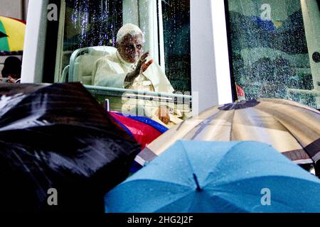 Papst Benedikt XVI., Joseph Alois Ratzinger, in Turin zur öffentlichen Ausstellung des Holiy-Grabtuchs. Stockfoto