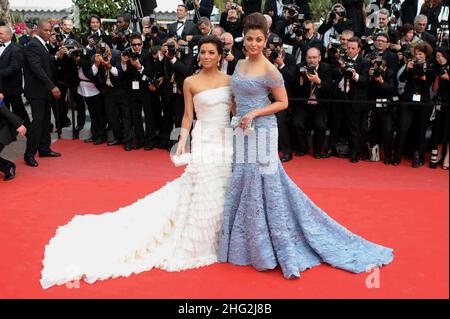 Aishwarya Rai Bachchan und Eva Longoria Parker kommen zur offiziellen Robin Hood Vorführung im Palais de Festival während der Filmfestspiele von Cannes 63rd, Frankreich. Stockfoto