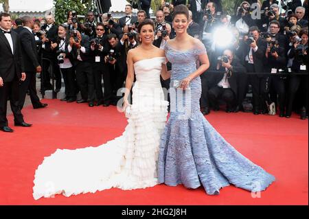 Aishwarya Rai Bachchan und Eva Longoria Parker kommen zur offiziellen Robin Hood Vorführung im Palais de Festival während der Filmfestspiele von Cannes 63rd, Frankreich. Stockfoto