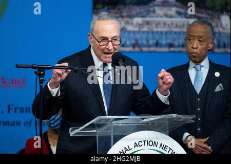 New York, NY, USA. 17th Januar 2022. 17. Januar 2022 - New York, NY, USA: Der Mehrheitsführer des Senats, CHUCK SCHUMER (D-NY), spricht beim jährlichen Forum für die öffentliche Politik des National Action Network (NAN) zum Martin Luther King Day. (Bild: © Michael Brochstein/ZUMA Press Wire) Stockfoto