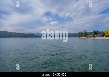 Coeur d'Alene Lake ist ein natürlicher, von Staudämmen kontrollierter See in Nord-Idaho, der sich in der pazifischen Nordwestregion der Vereinigten Staaten befindet. An seinem nördlichen Ende Stockfoto