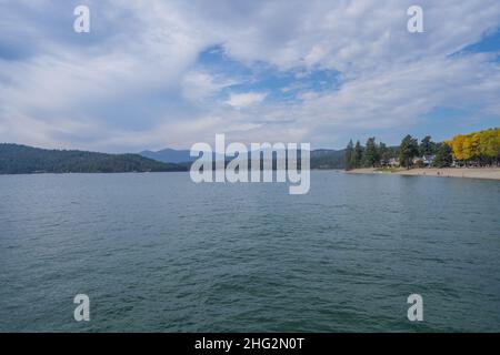 Coeur d'Alene Lake ist ein natürlicher, von Staudämmen kontrollierter See in Nord-Idaho, der sich in der pazifischen Nordwestregion der Vereinigten Staaten befindet. An seinem nördlichen Ende Stockfoto