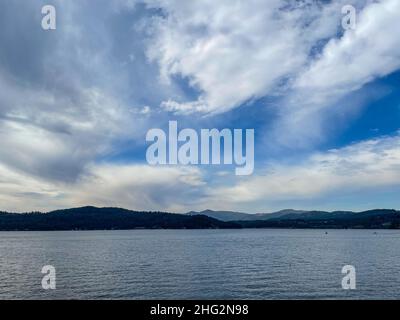 Coeur d'Alene Lake ist ein natürlicher, von Staudämmen kontrollierter See in Nord-Idaho, der sich in der pazifischen Nordwestregion der Vereinigten Staaten befindet. An seinem nördlichen Ende Stockfoto