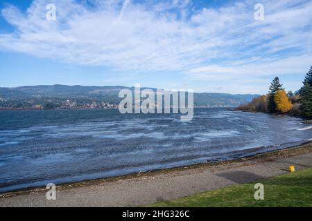 Cascade Locks ist eine Stadt in Hood River County, Oregon, USA. Cascade Locks ist direkt stromaufwärts von der Bridge of the Gods, einer mautpflichtigen Brücke, die sp Stockfoto