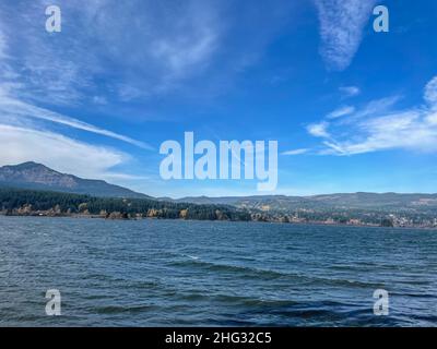 Cascade Locks ist eine Stadt in Hood River County, Oregon, USA. Cascade Locks ist direkt stromaufwärts von der Bridge of the Gods, einer mautpflichtigen Brücke, die sp Stockfoto