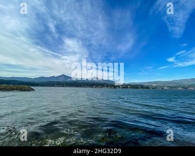 Cascade Locks ist eine Stadt in Hood River County, Oregon, USA. Cascade Locks ist direkt stromaufwärts von der Bridge of the Gods, einer mautpflichtigen Brücke, die sp Stockfoto