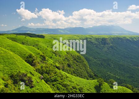 Nördliche Somma von Mt. Aso im Sommer, Präfektur Kumamoto, Japan Stockfoto