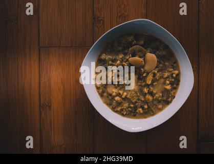 Eine kurze Schüssel Gemüsesuppe Stockfoto