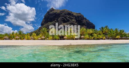 Wunderschöner Le Morne Strand auf der Insel Mauritius. Stockfoto