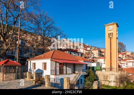 Rapsani, das schöne Dorf am Fuße des Olymp und Teil der Gemeinde Tempi in der Region Larissa. Stockfoto