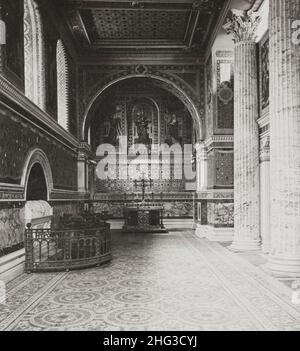 Vintage-Foto des Vestibüls in der Basilika San Lorenzo, zeigt das Grab des letzten Papstes, Pius IX., Rom, Italien. 1902 Stockfoto